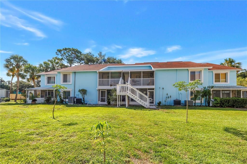 For Sale: $174,900 (2 beds, 2 baths, 1100 Square Feet)