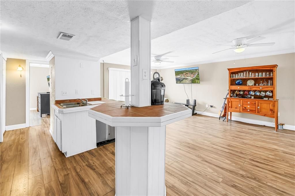 For Sale: $174,900 (2 beds, 2 baths, 1100 Square Feet)