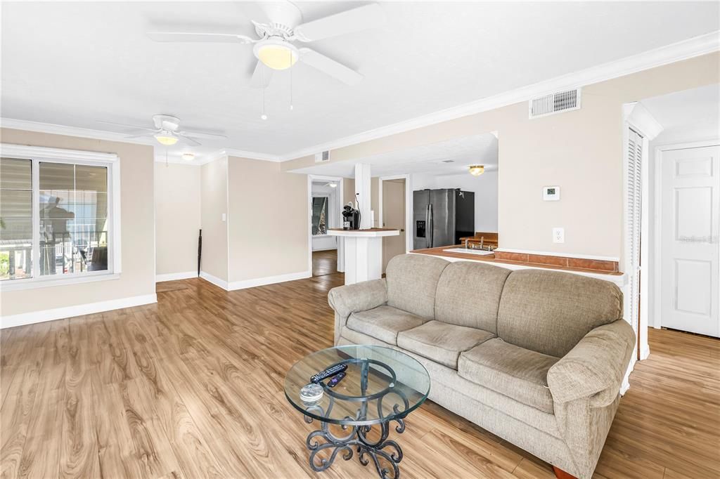For Sale: $174,900 (2 beds, 2 baths, 1100 Square Feet)