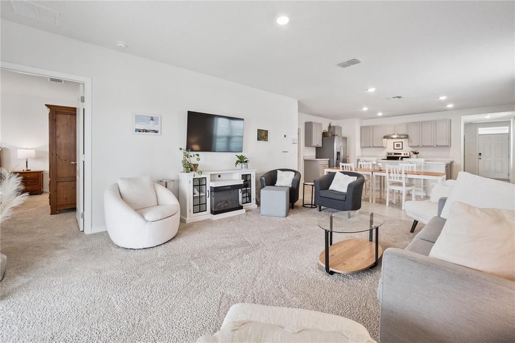 For Rent: $2,399 (3 beds, 2 baths, 1614 Square Feet)