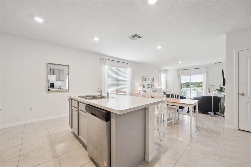 For Rent: $2,399 (3 beds, 2 baths, 1614 Square Feet)