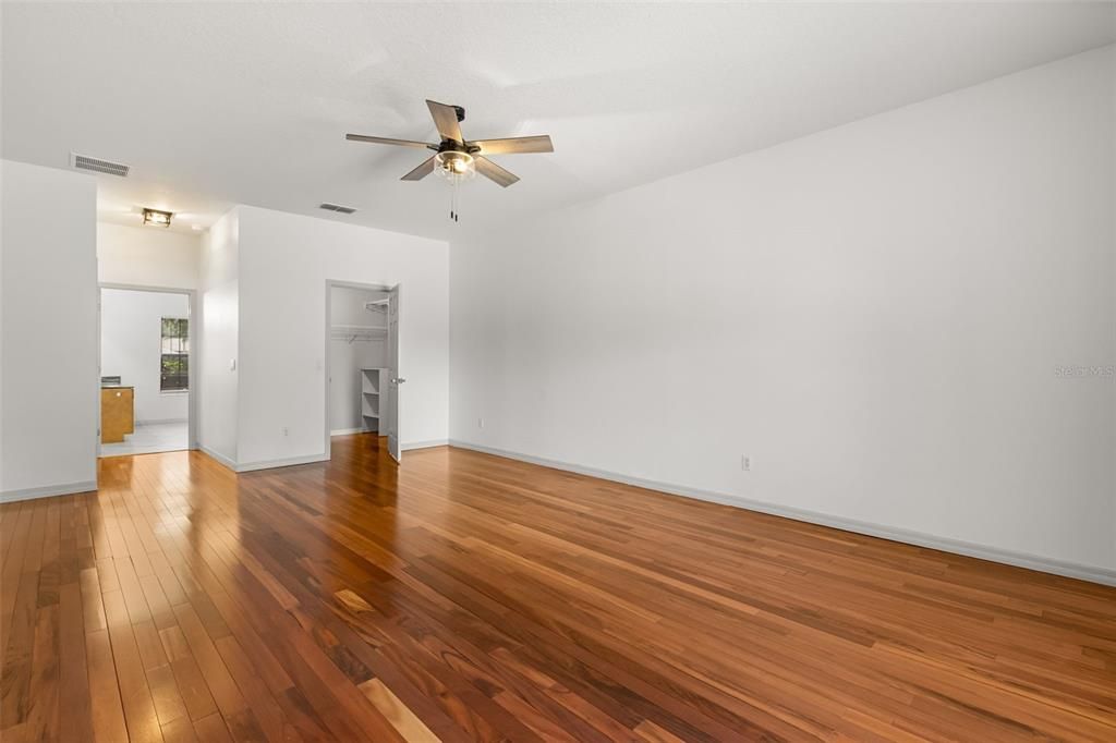 For Sale: $589,900 (3 beds, 3 baths, 2575 Square Feet)