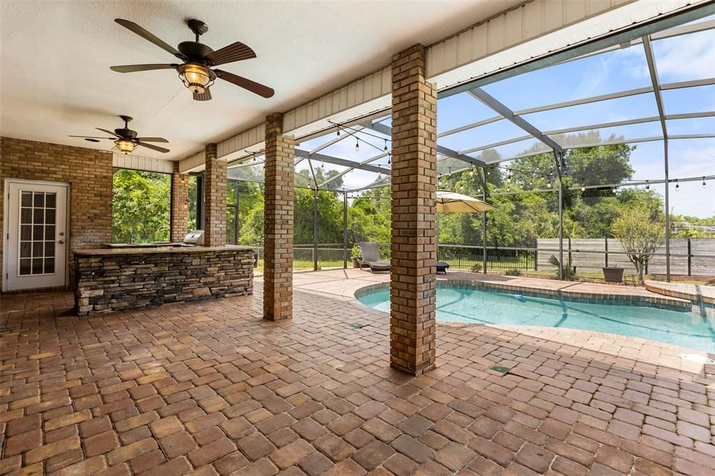 For Sale: $589,900 (3 beds, 3 baths, 2575 Square Feet)