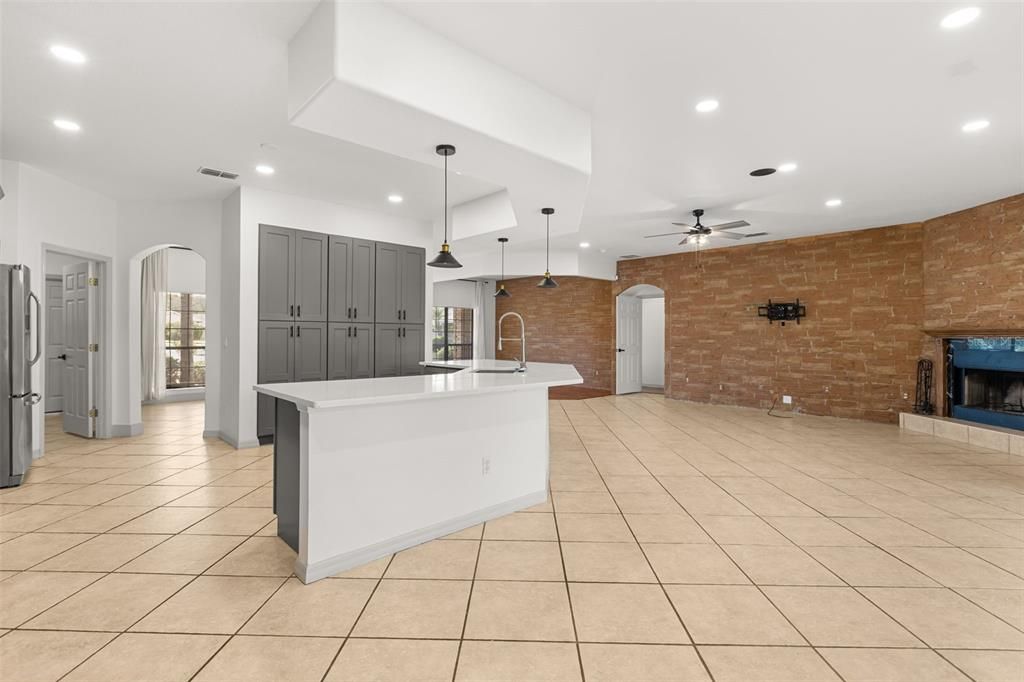 For Sale: $589,900 (3 beds, 3 baths, 2575 Square Feet)