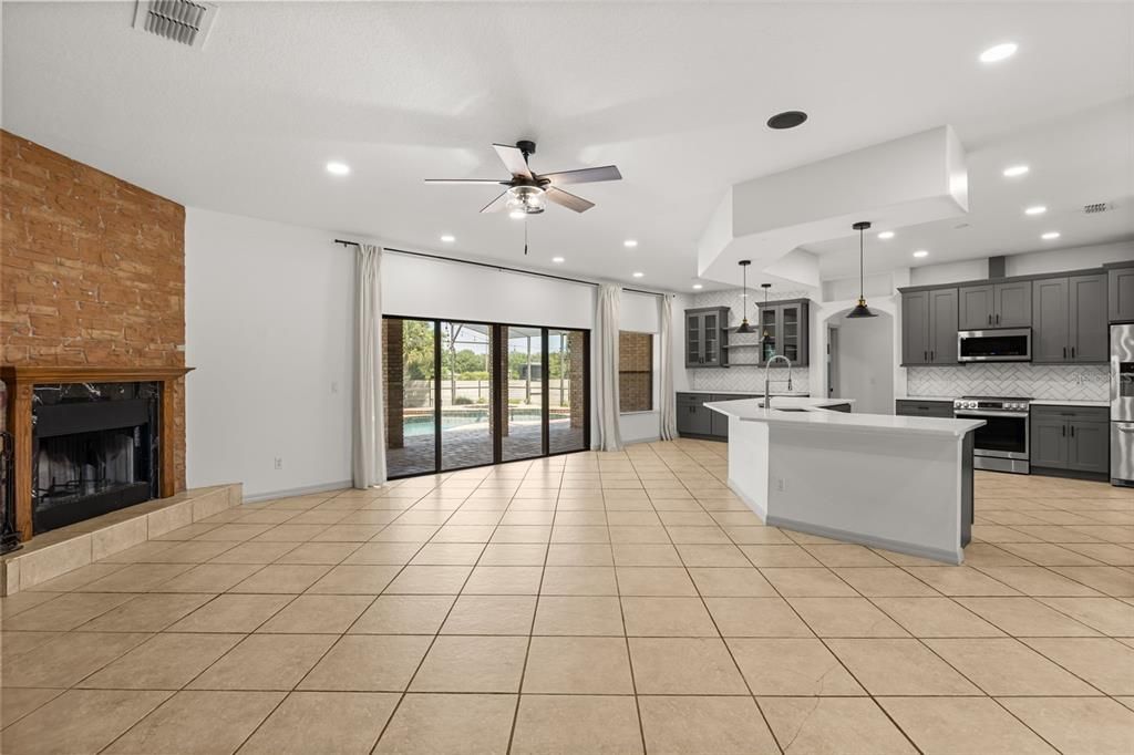 For Sale: $589,900 (3 beds, 3 baths, 2575 Square Feet)