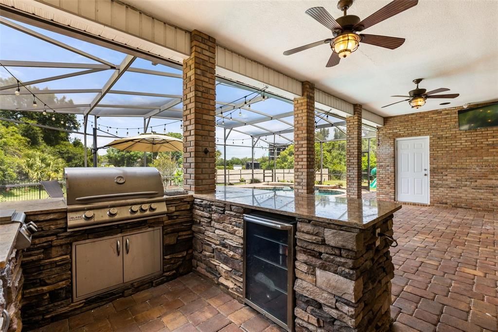 For Sale: $589,900 (3 beds, 3 baths, 2575 Square Feet)