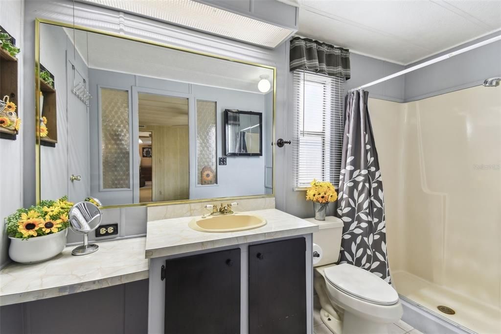 For Sale: $69,900 (2 beds, 2 baths, 868 Square Feet)