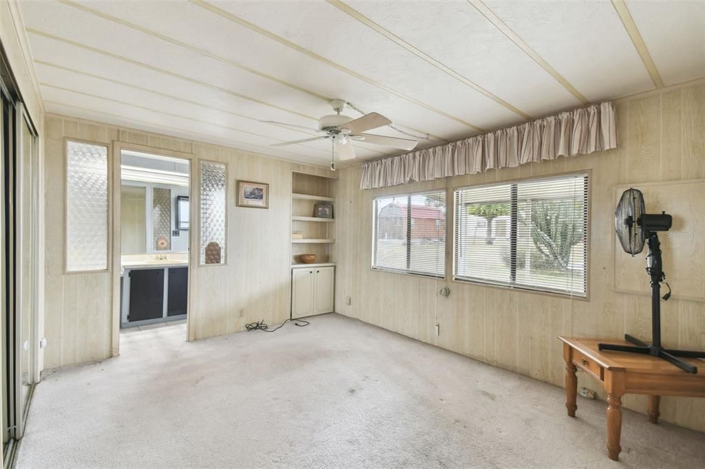 For Sale: $69,900 (2 beds, 2 baths, 868 Square Feet)
