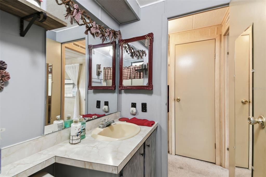 For Sale: $69,900 (2 beds, 2 baths, 868 Square Feet)
