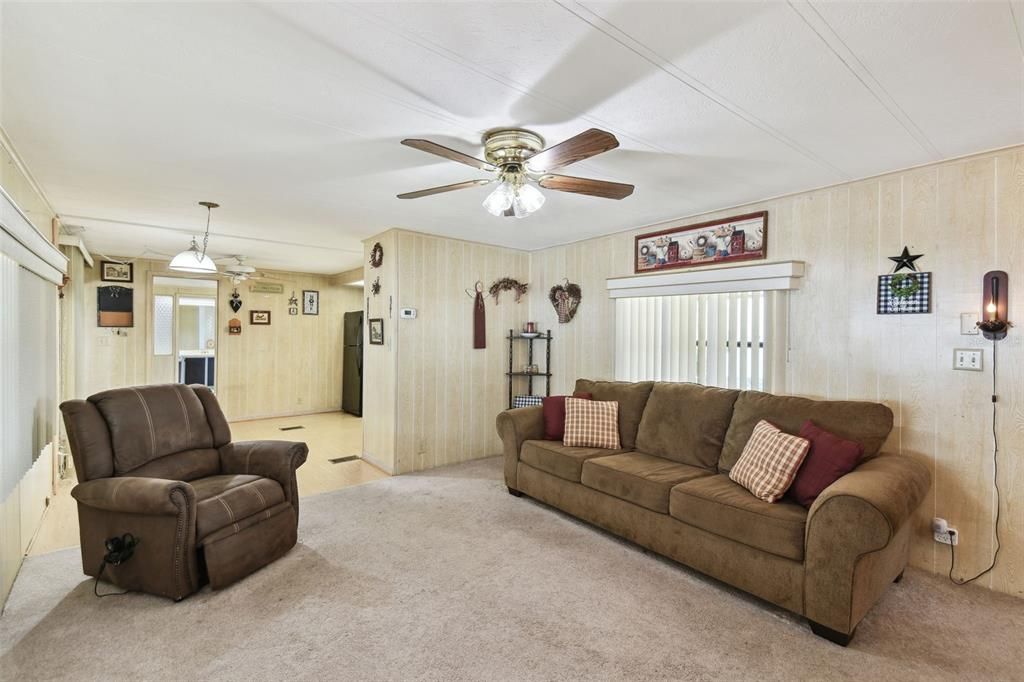 For Sale: $69,900 (2 beds, 2 baths, 868 Square Feet)