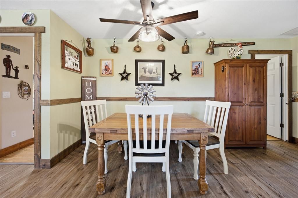 For Sale: $449,000 (2 beds, 2 baths, 1394 Square Feet)