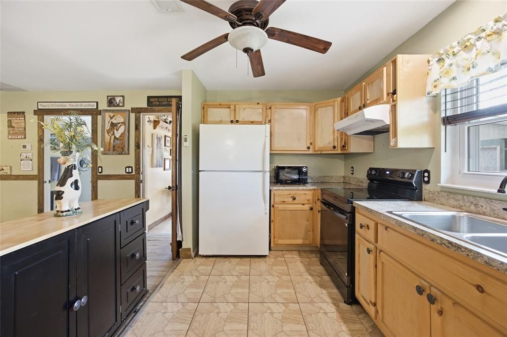 For Sale: $449,000 (2 beds, 2 baths, 1394 Square Feet)