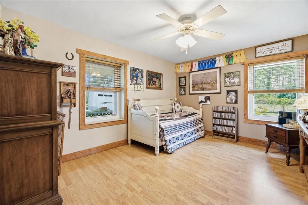 For Sale: $449,000 (2 beds, 2 baths, 1394 Square Feet)