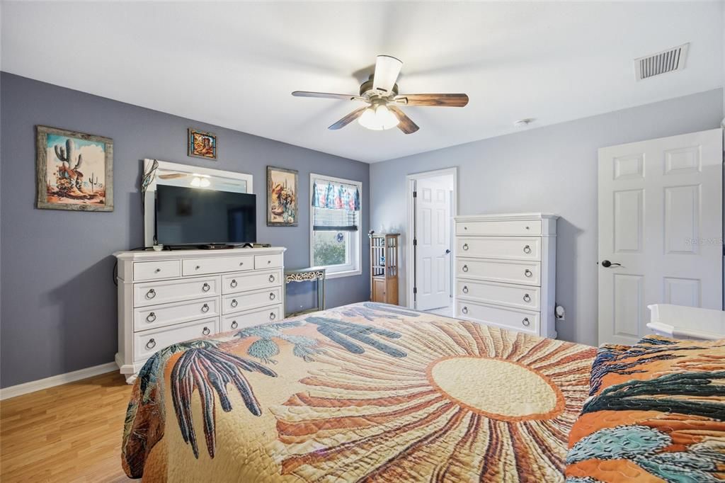 For Sale: $449,000 (2 beds, 2 baths, 1394 Square Feet)