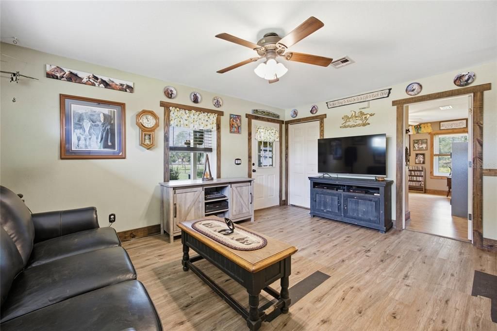For Sale: $449,000 (2 beds, 2 baths, 1394 Square Feet)