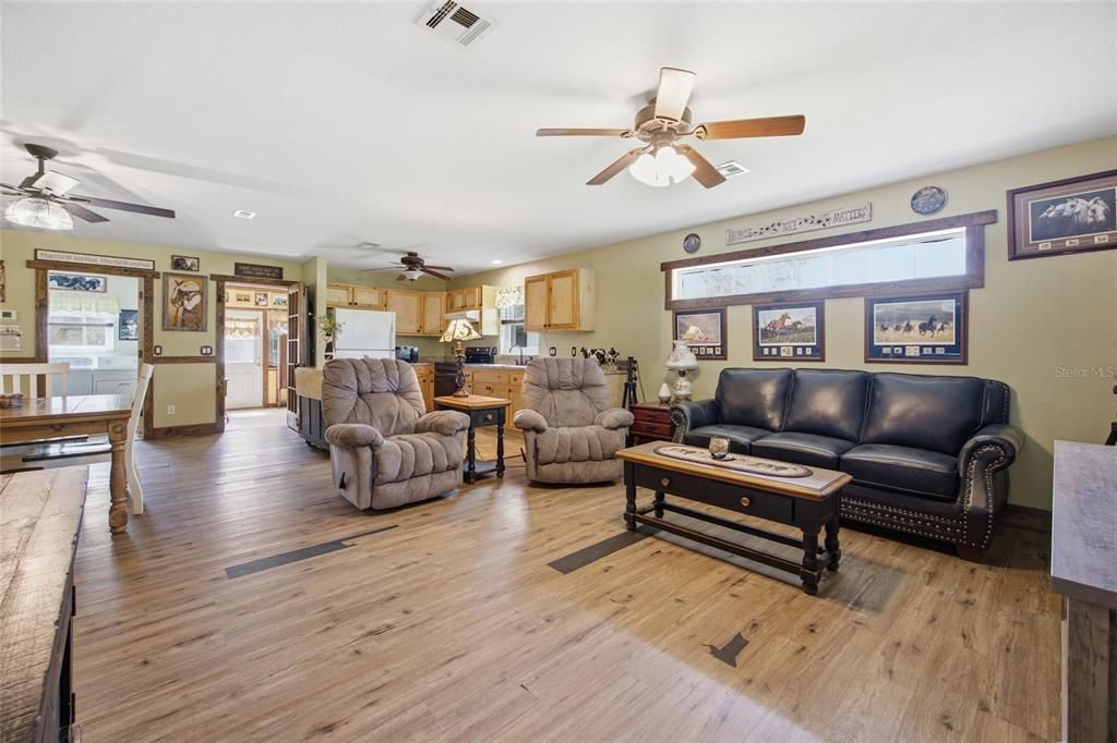 For Sale: $449,000 (2 beds, 2 baths, 1394 Square Feet)