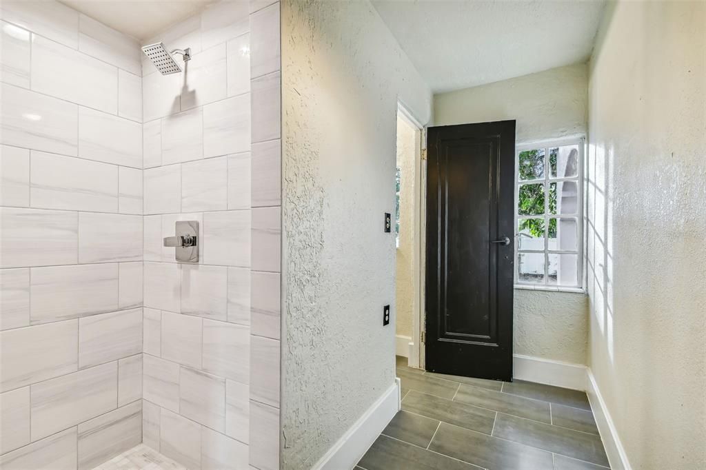 For Rent: $4,500 (5 beds, 2 baths, 3129 Square Feet)