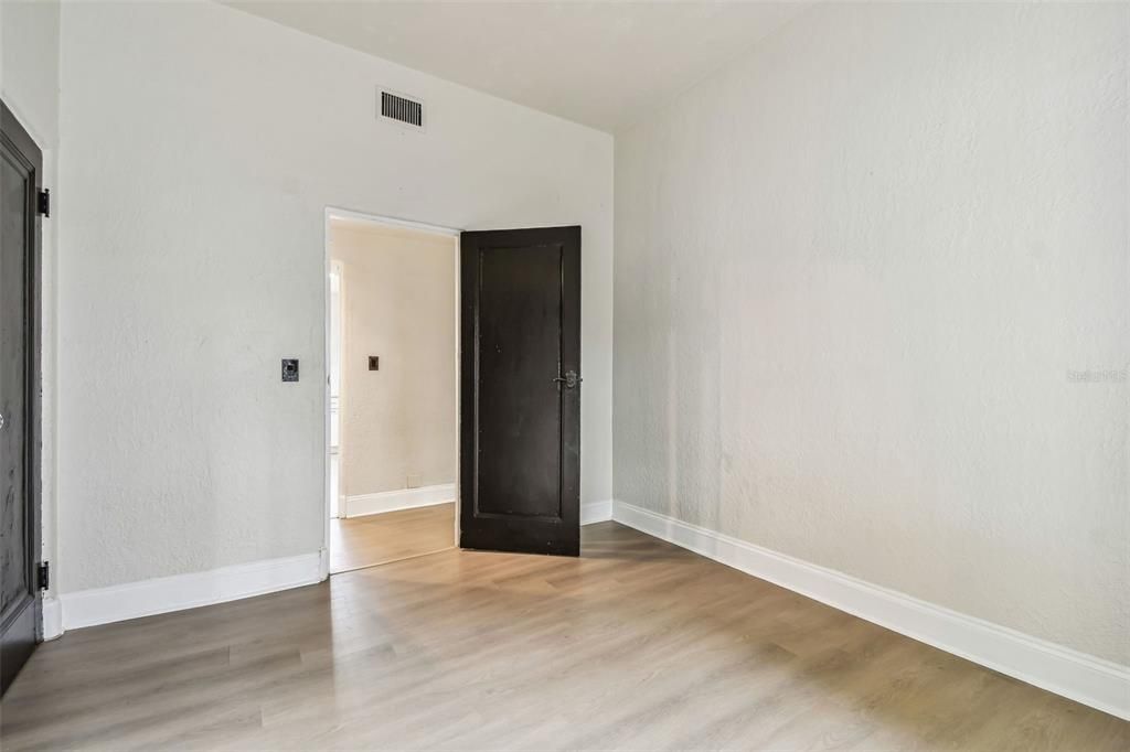 For Rent: $4,500 (5 beds, 2 baths, 3129 Square Feet)