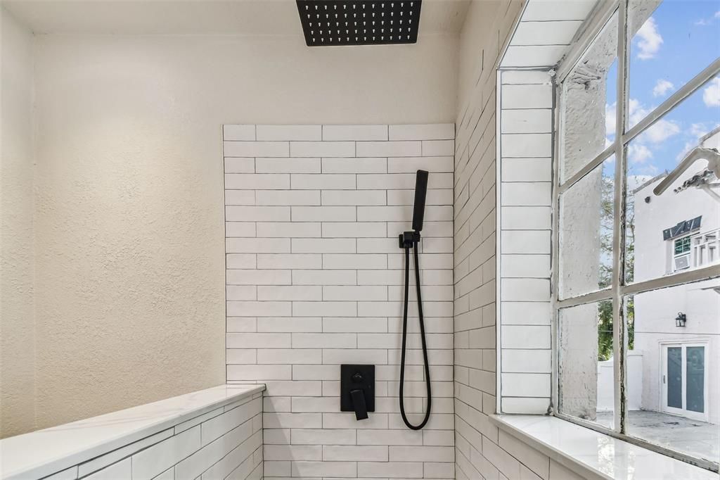 For Rent: $4,500 (5 beds, 2 baths, 3129 Square Feet)