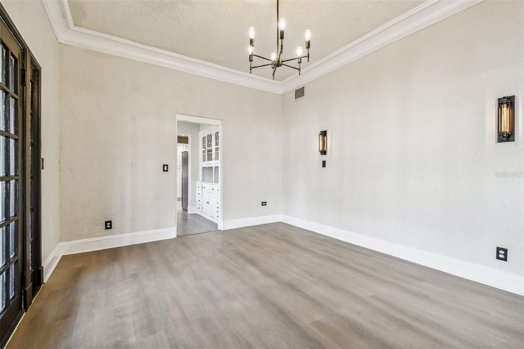 For Rent: $4,500 (5 beds, 2 baths, 3129 Square Feet)