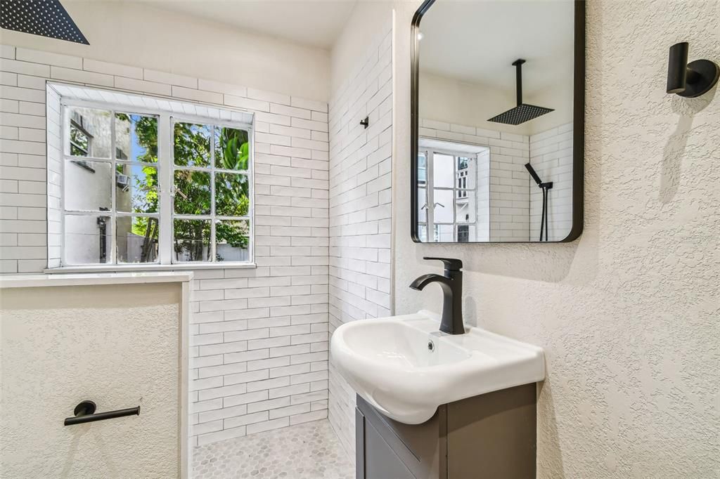 For Rent: $4,500 (5 beds, 2 baths, 3129 Square Feet)