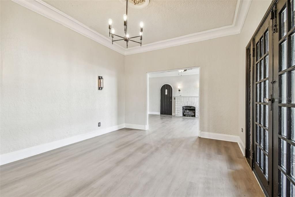For Rent: $4,500 (5 beds, 2 baths, 3129 Square Feet)