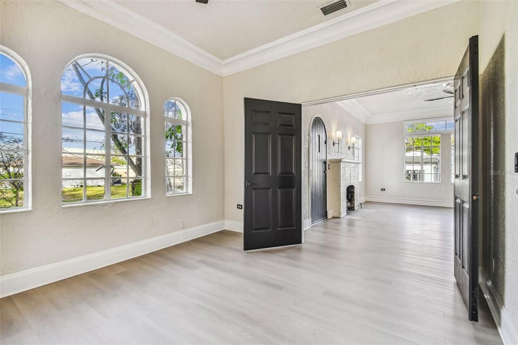 For Rent: $4,500 (5 beds, 2 baths, 3129 Square Feet)