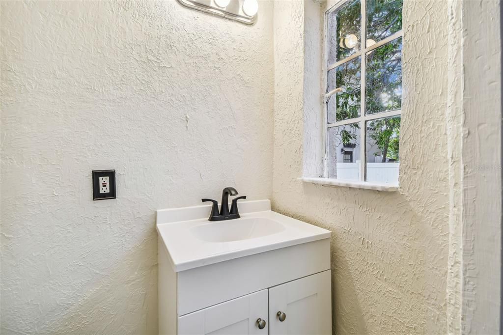 For Rent: $4,500 (5 beds, 2 baths, 3129 Square Feet)