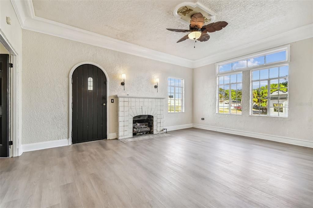 For Rent: $4,500 (5 beds, 2 baths, 3129 Square Feet)