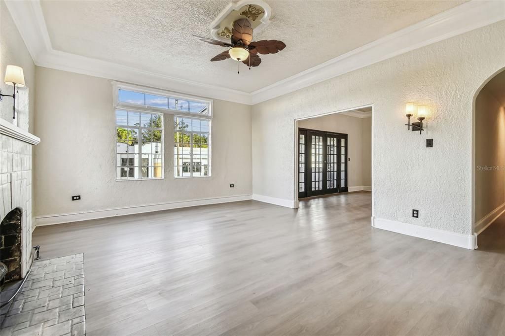 For Rent: $4,500 (5 beds, 2 baths, 3129 Square Feet)