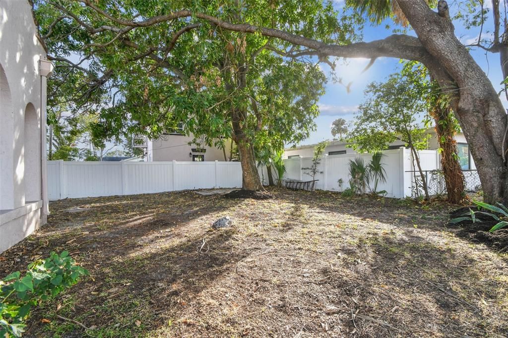 For Rent: $4,500 (5 beds, 2 baths, 3129 Square Feet)