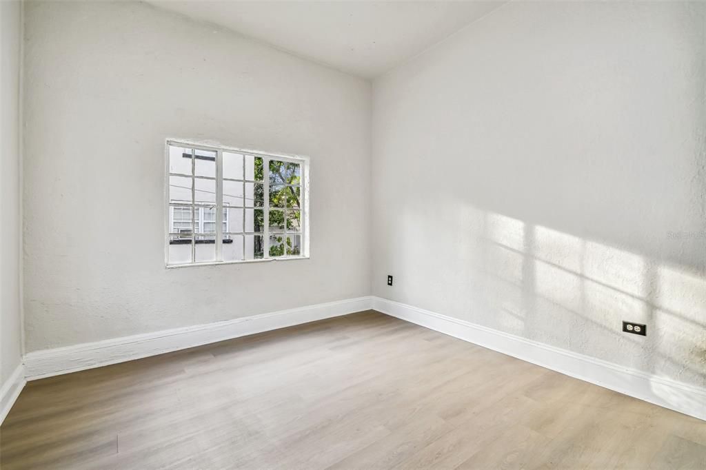 For Rent: $4,500 (5 beds, 2 baths, 3129 Square Feet)