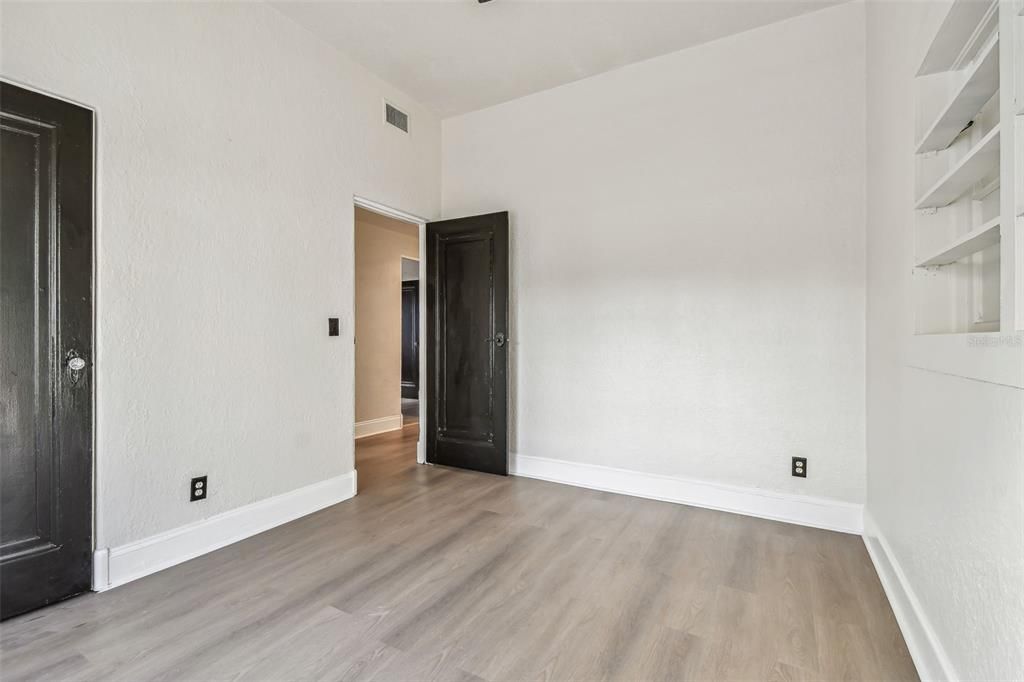 For Rent: $4,500 (5 beds, 2 baths, 3129 Square Feet)