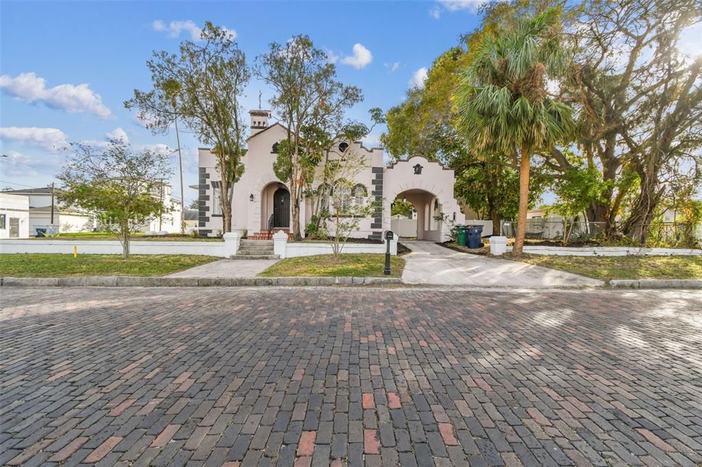 For Rent: $4,500 (5 beds, 2 baths, 3129 Square Feet)