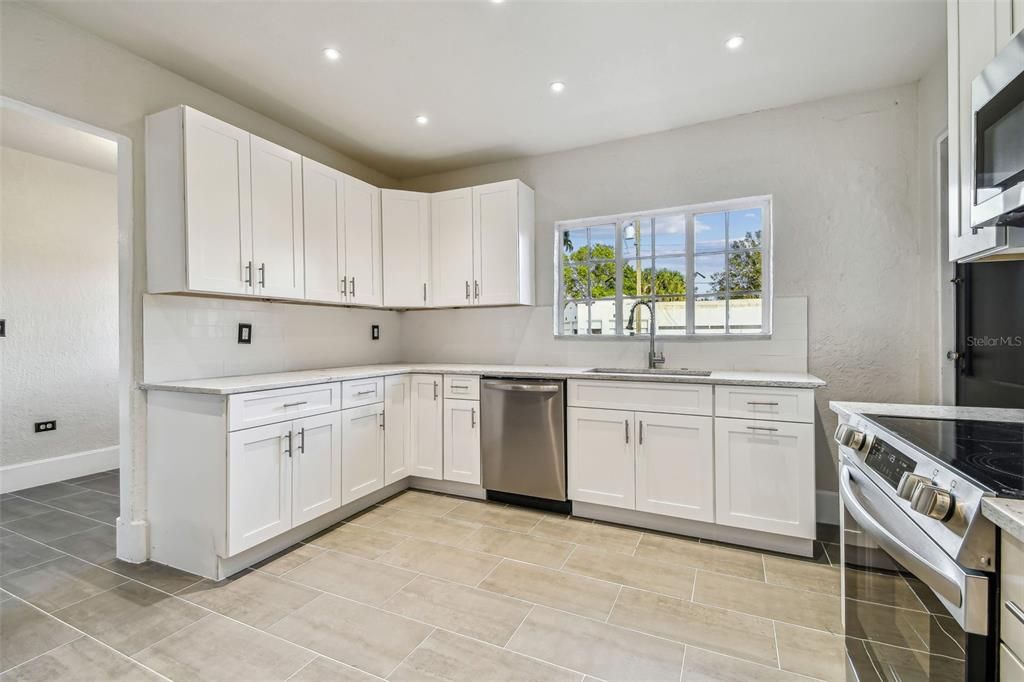 For Rent: $4,500 (5 beds, 2 baths, 3129 Square Feet)