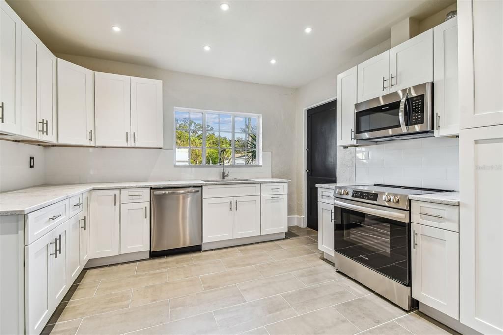 For Rent: $4,500 (5 beds, 2 baths, 3129 Square Feet)