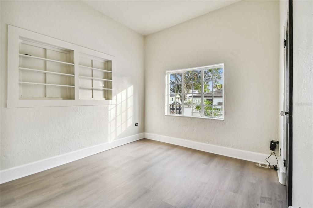 For Rent: $4,500 (5 beds, 2 baths, 3129 Square Feet)