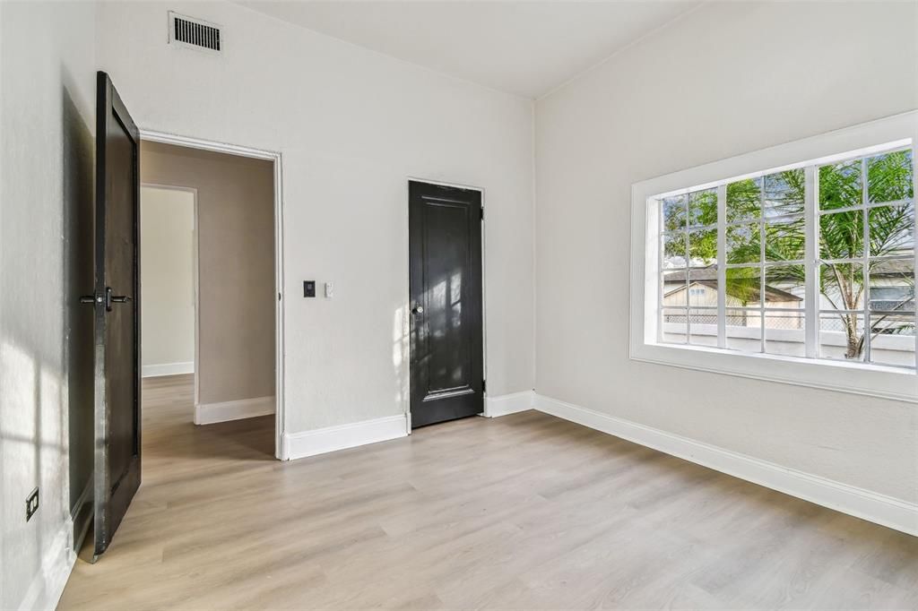 For Rent: $4,500 (5 beds, 2 baths, 3129 Square Feet)
