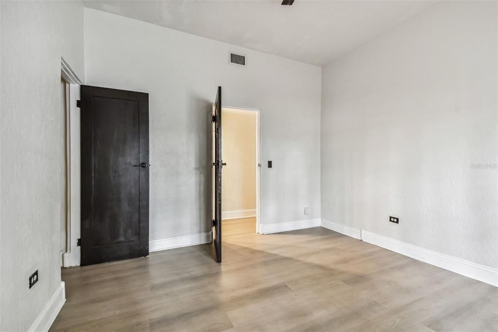 For Rent: $4,500 (5 beds, 2 baths, 3129 Square Feet)