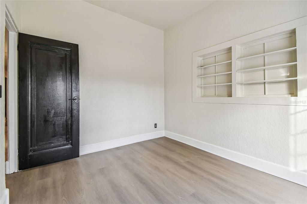 For Rent: $4,500 (5 beds, 2 baths, 3129 Square Feet)