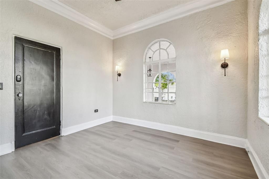 For Rent: $4,500 (5 beds, 2 baths, 3129 Square Feet)