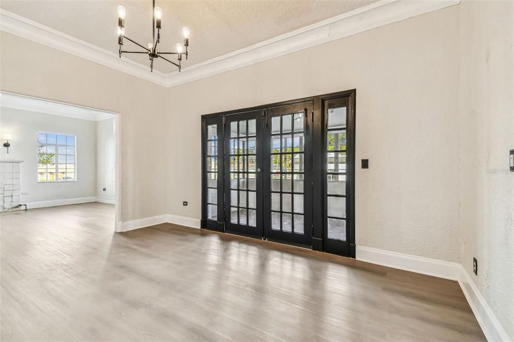 For Rent: $4,500 (5 beds, 2 baths, 3129 Square Feet)