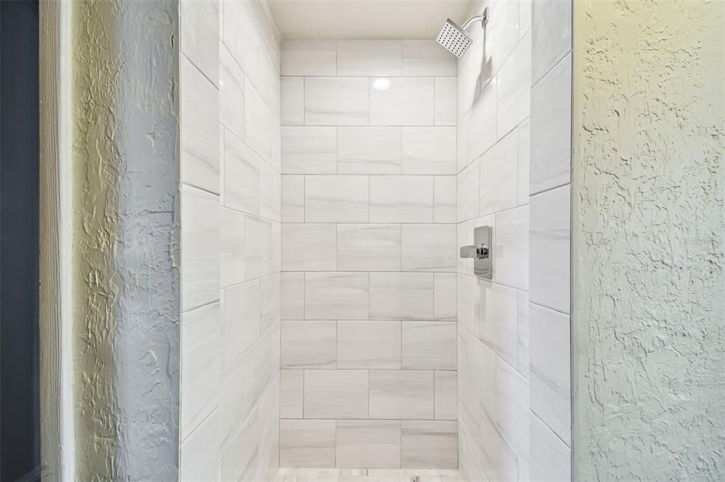 For Rent: $4,500 (5 beds, 2 baths, 3129 Square Feet)