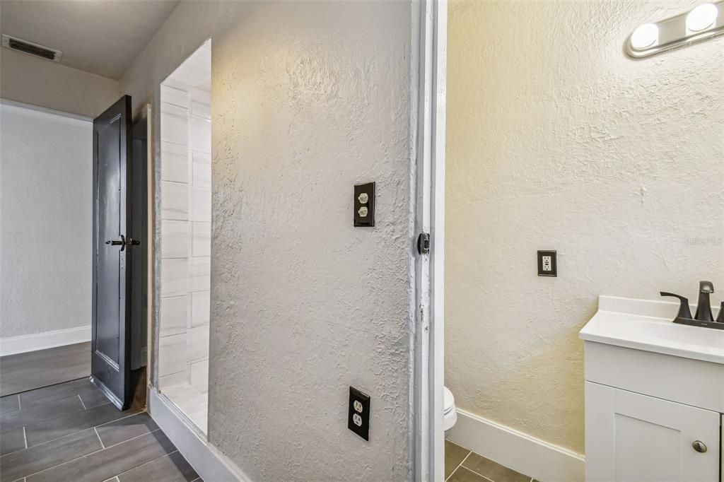 For Rent: $4,500 (5 beds, 2 baths, 3129 Square Feet)