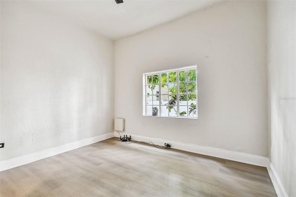 For Rent: $4,500 (5 beds, 2 baths, 3129 Square Feet)