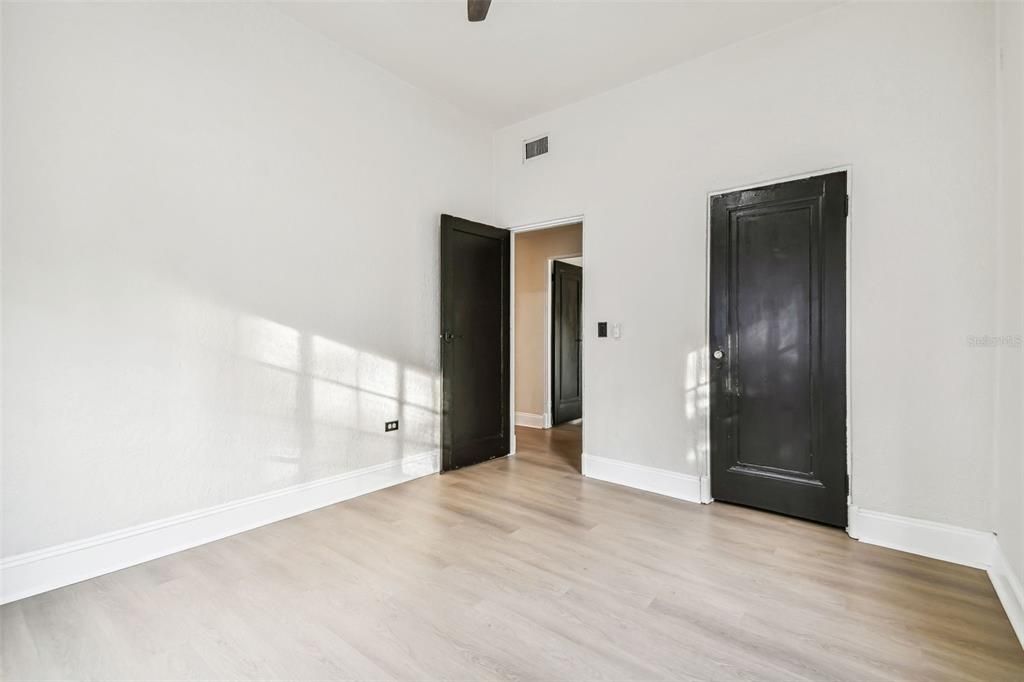 For Rent: $4,500 (5 beds, 2 baths, 3129 Square Feet)