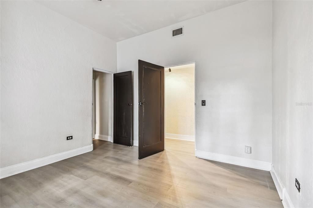 For Rent: $4,500 (5 beds, 2 baths, 3129 Square Feet)