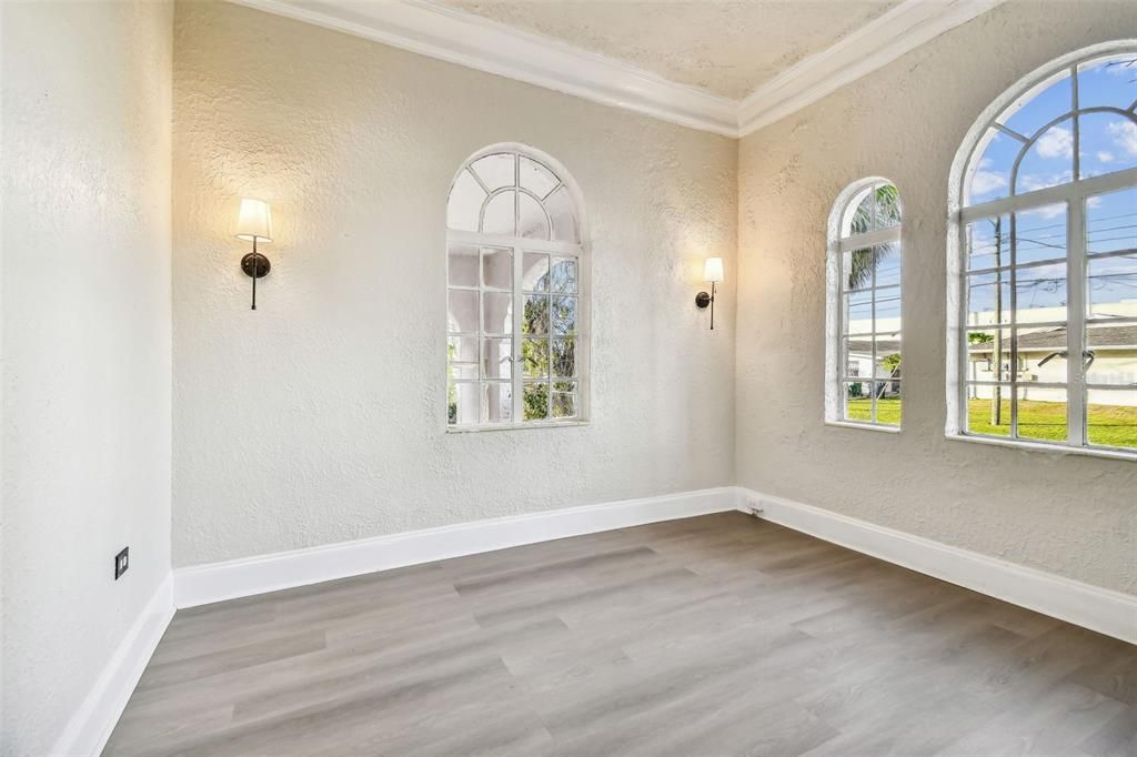 For Rent: $4,500 (5 beds, 2 baths, 3129 Square Feet)