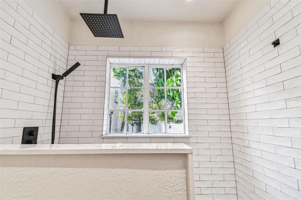 For Rent: $4,500 (5 beds, 2 baths, 3129 Square Feet)