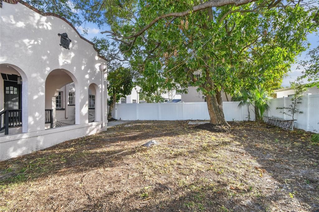 For Rent: $4,500 (5 beds, 2 baths, 3129 Square Feet)